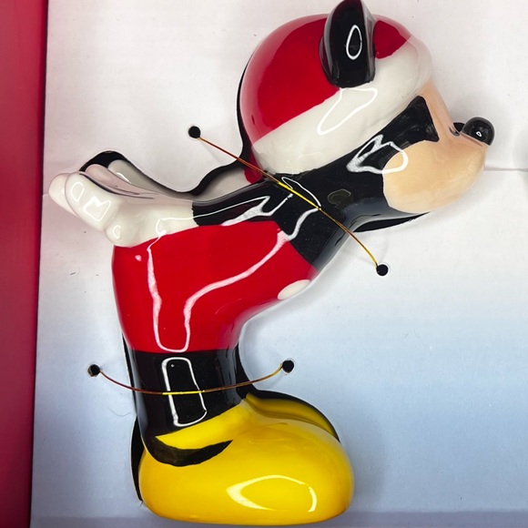 Disney Mickey & Minnie Christmas Salt & Pepper - Picture 2 of 4